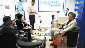 بازدید عضو شورای شهر تهران و عضو هیئت مدیره سندیکای غذا و دارو از غرفه هلدینگ داکفا